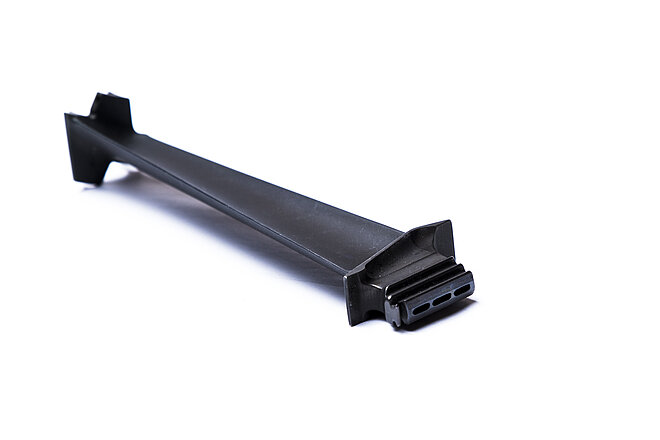 Engine and turbine blades - Run-out and guide vanes of aircraft engines or power plant turbines